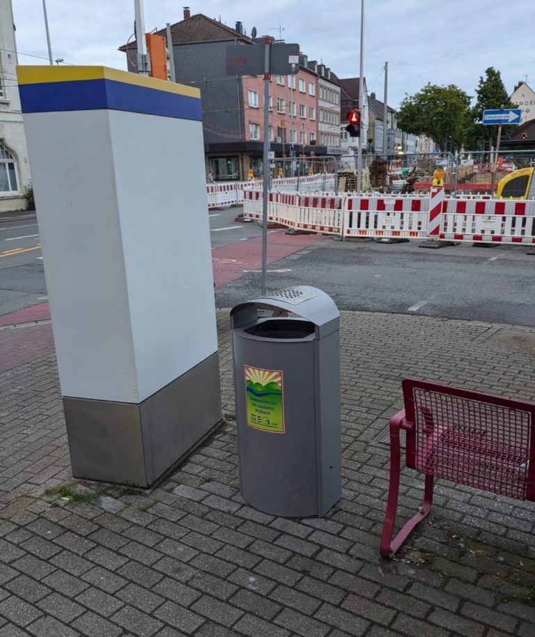 Neuer Mülleimer mit Aschenbecher in Speldorf